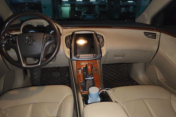 Used Buick LaCrosse 2011 2.4L SIDI Comfort Sunroof Version Center Console