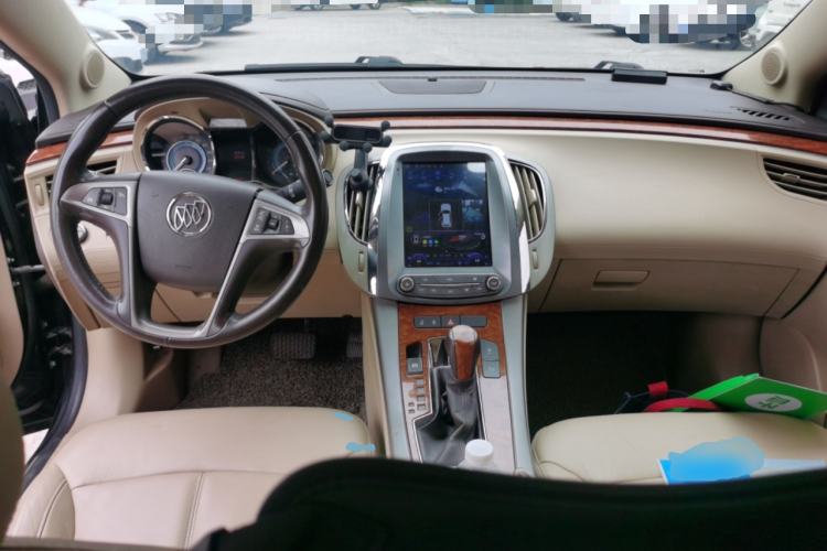 Used Buick LaCrosse 2011 2.4L SIDI Haoya Edition Center Console