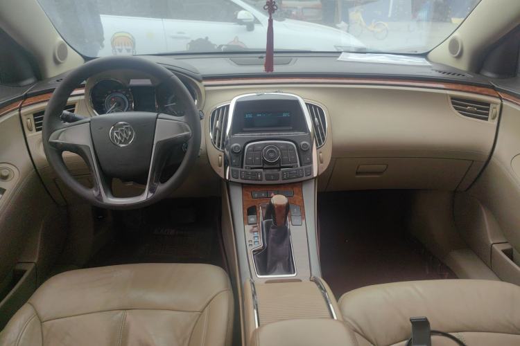 Used Buick LaCrosse 2011 2.4L SIDI Elegant Edition Center Console