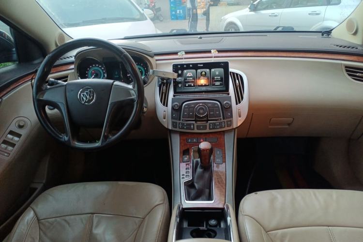 Used Buick LaCrosse 2011 2.4L SIDI Elegant Edition Center Console