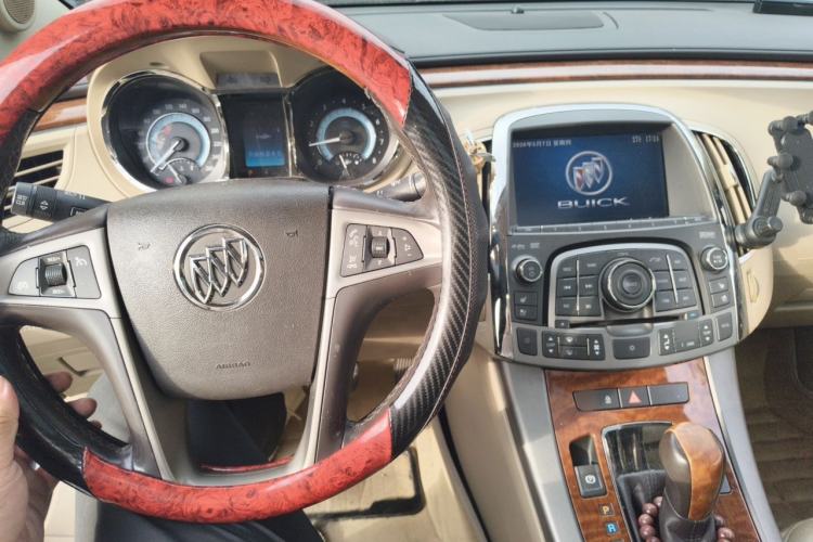 Used Buick LaCrosse 2011 2.4L SIDI Luxury Edition Center Console