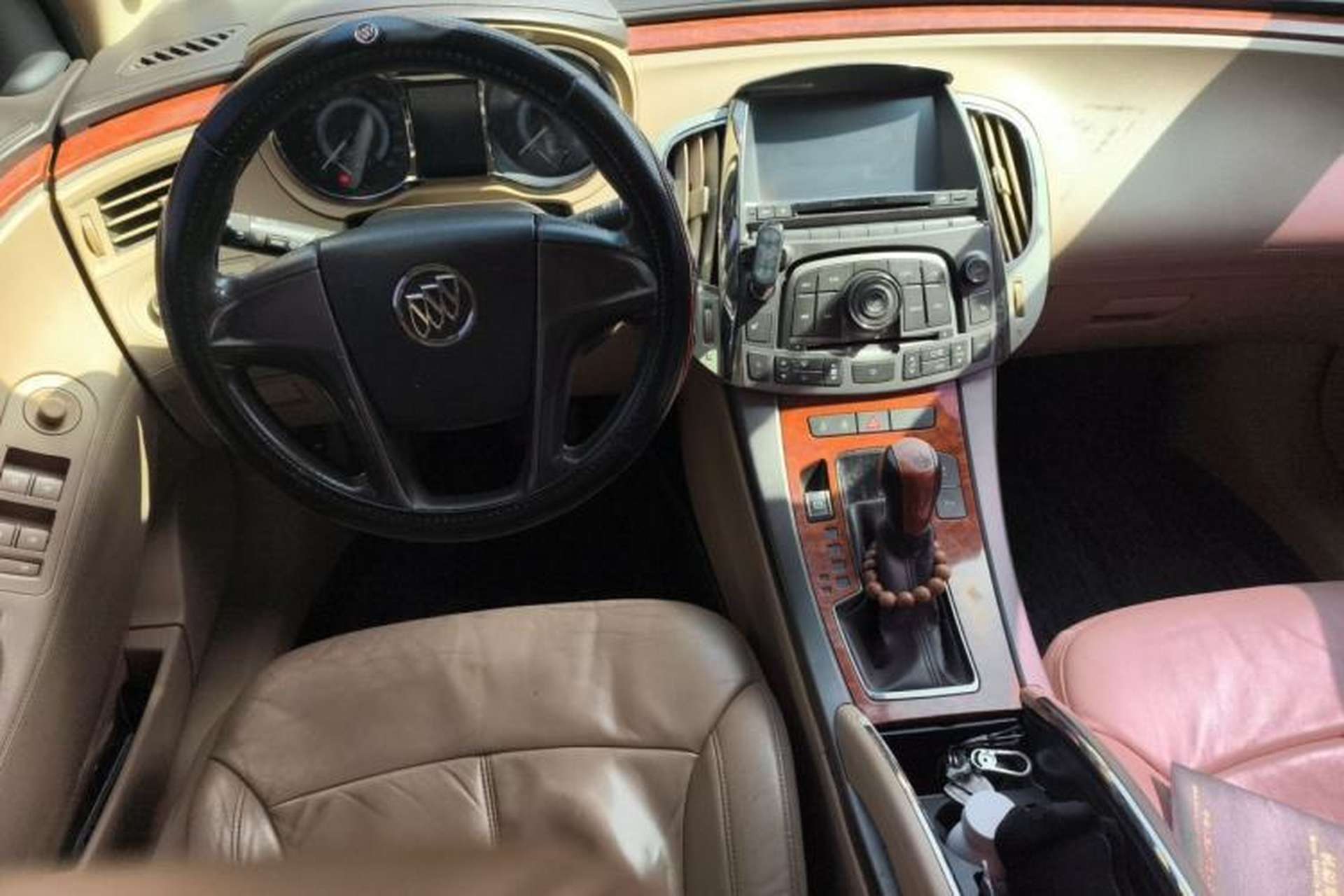 Used Buick LaCrosse 2011 2.4L SIDI Elegant Edition Center Console