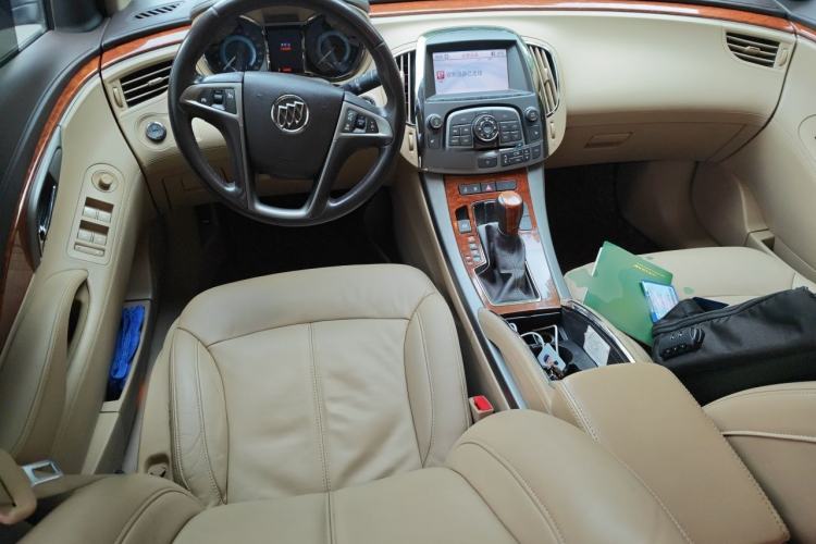 Used Buick LaCrosse 2011 2.4L SIDI Haoya Edition Center Console