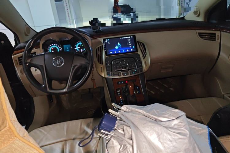 Used Buick LaCrosse 2011 2.4L SIDI Elegant Edition Center Console