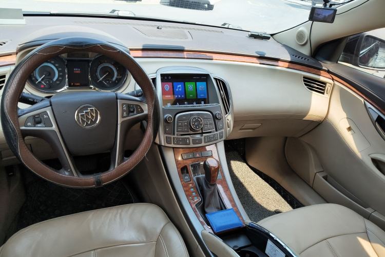 Used Buick LaCrosse 2011 2.4L SIDI Haoya Edition Center Console