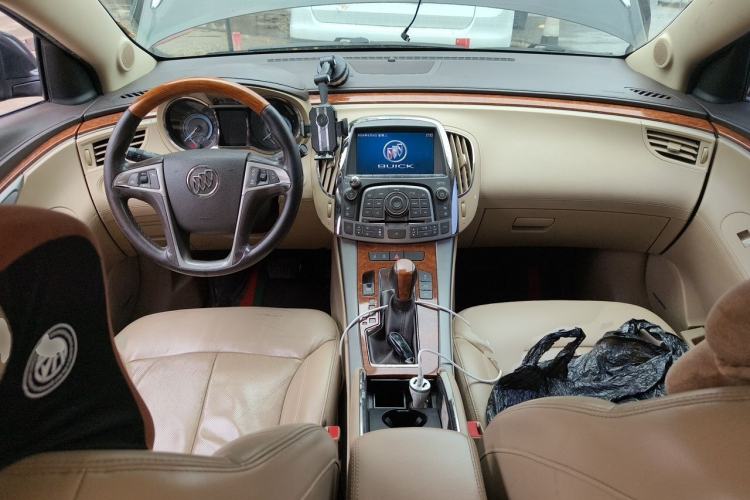 Used Buick LaCrosse 2011 2.4L SIDI Luxury Edition Center Console