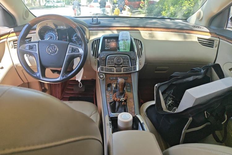 Used Buick LaCrosse 2011 2.4L SIDI Luxury Edition Center Console