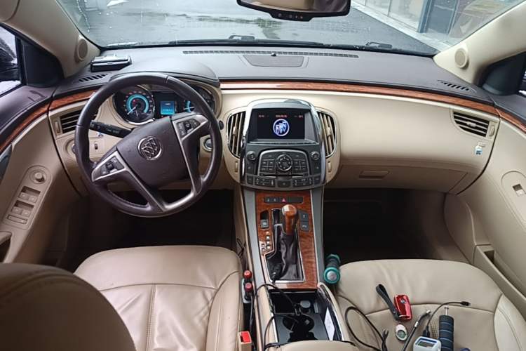 Used Buick LaCrosse 2011 2.4L SIDI Haoya Edition Center Console