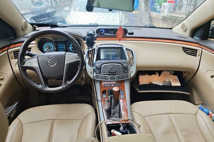 Used Buick LaCrosse 2011 2.4L SIDI Elegant Edition Center Console