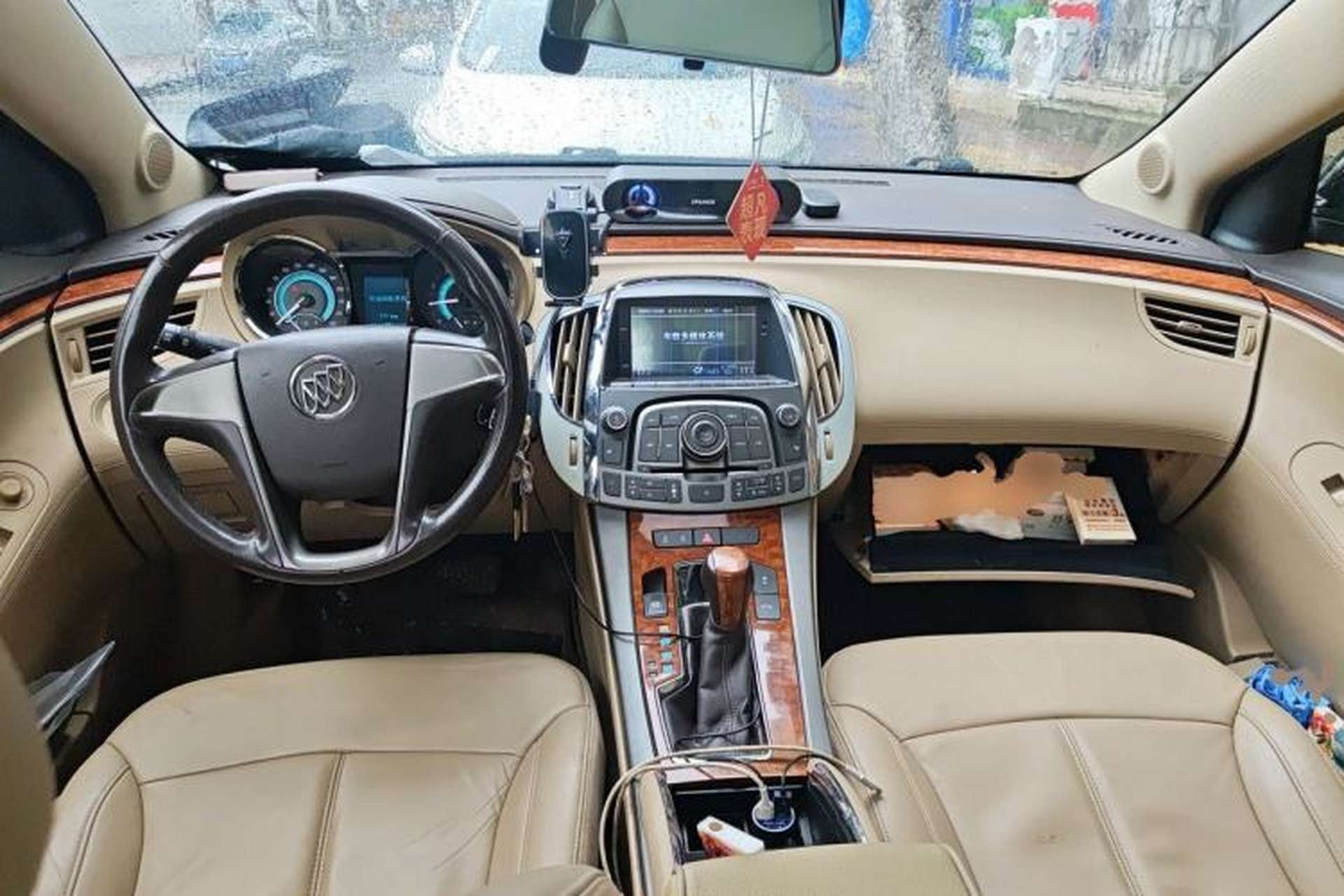 Used Buick LaCrosse 2011 2.4L SIDI Elegant Edition Center Console