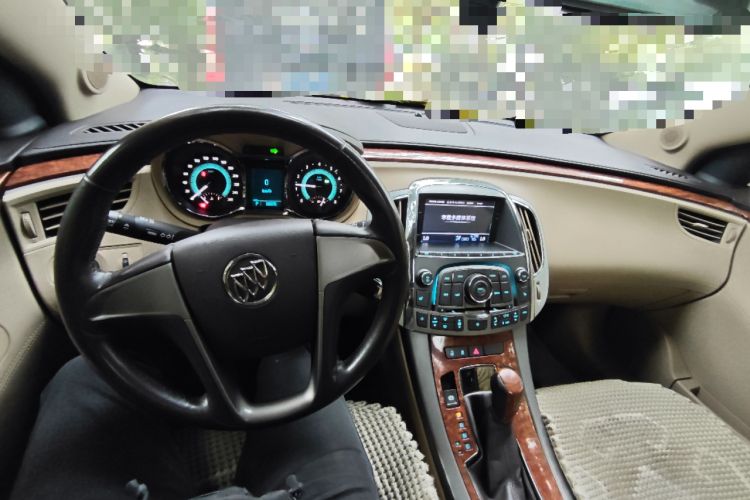 Used Buick LaCrosse 2011 2.4L SIDI Elegant Edition Center Console