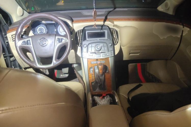 Used Buick LaCrosse 2011 2.4L SIDI Elegant Edition Center Console