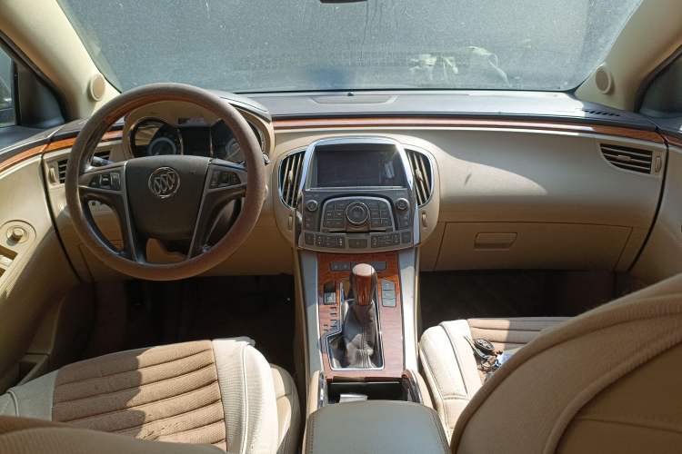 Used Buick LaCrosse 2011 2.4L SIDI Luxury Edition Center Console