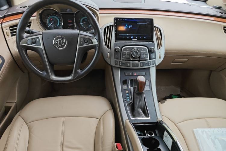 Used Buick LaCrosse 2011 2.4L SIDI Elegant Edition Center Console