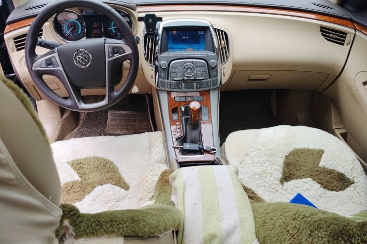 Used Buick LaCrosse 2011 2.4L SIDI Haoya Edition Center Console