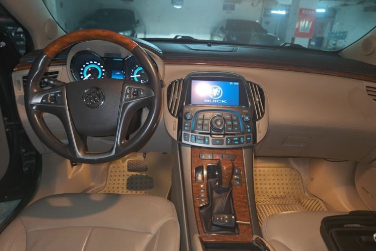Used Buick LaCrosse 2011 2.4L SIDI Luxury Edition Center Console