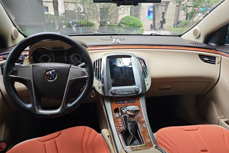 Used Buick LaCrosse 2011 2.4L SIDI Comfort Sunroof Version Center Console