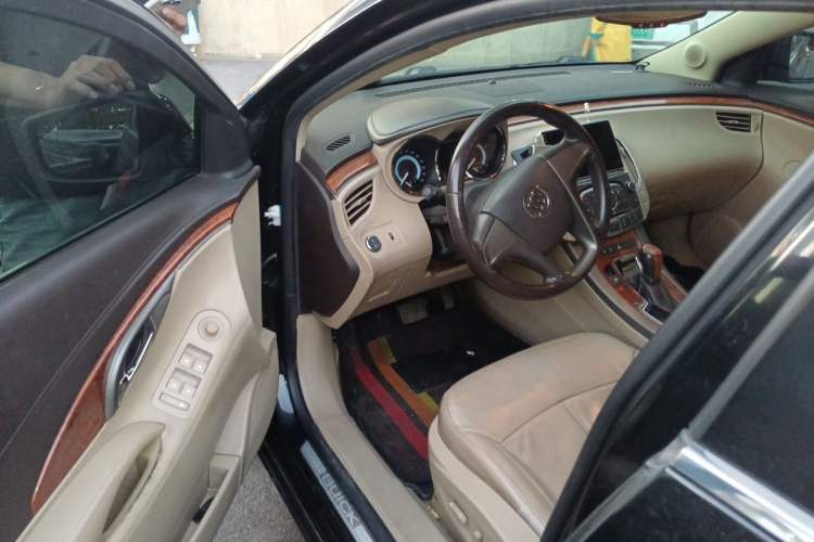 Used Buick LaCrosse 2011 2.4L SIDI Elegant Edition Driver Seat