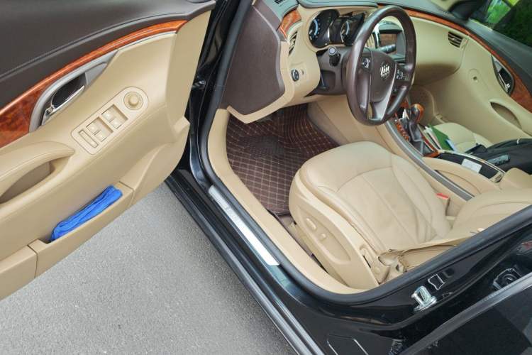 Used Buick LaCrosse 2011 2.4L SIDI Haoya Edition Driver Seat