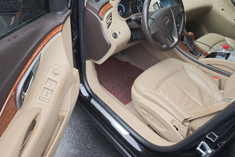 Used Buick LaCrosse 2011 2.4L SIDI Elegant Edition Driver Seat