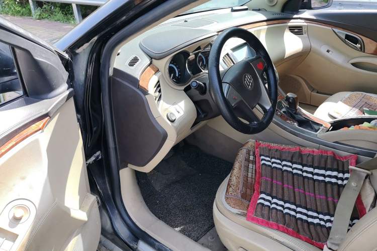 Used Buick LaCrosse 2011 2.4L SIDI Elegant Edition Driver Seat