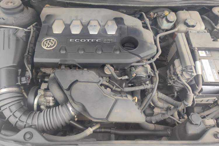 Used Buick LaCrosse 2011 2.4L SIDI Elegant Edition Engine Bay