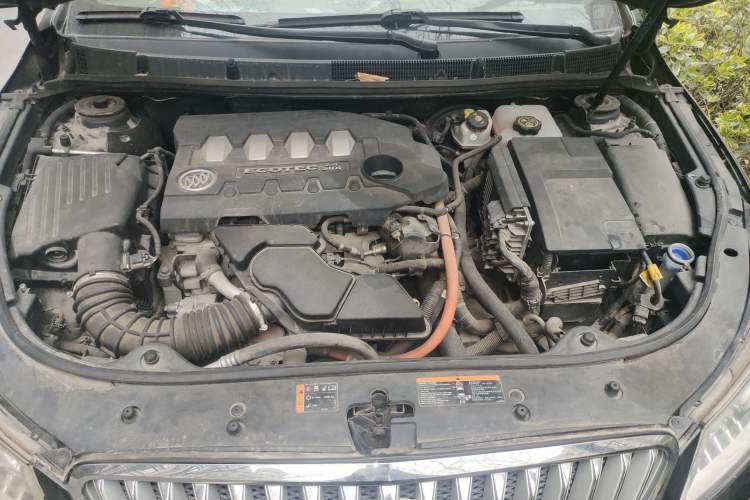 Used Buick LaCrosse 2011 eAssist 2.4L Luxury Edition Engine Bay