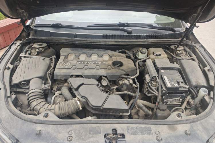 Used Buick LaCrosse 2011 2.4L SIDI Elegant Edition Engine Bay
