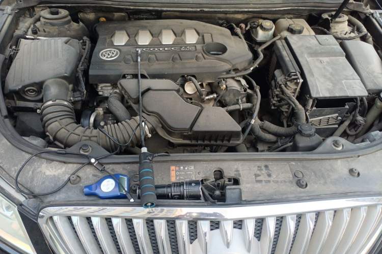 Used Buick LaCrosse 2011 2.4L SIDI Elegant Edition Engine Bay