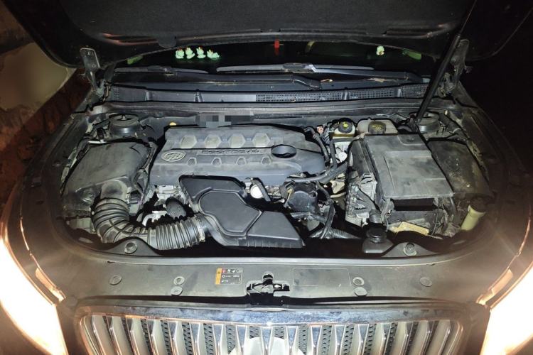 Used Buick LaCrosse 2011 2.4L SIDI Elegant Edition Engine Bay