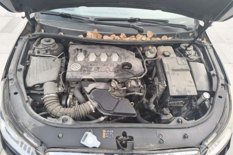 Used Buick LaCrosse 2011 2.4L SIDI Luxury Edition Engine Bay