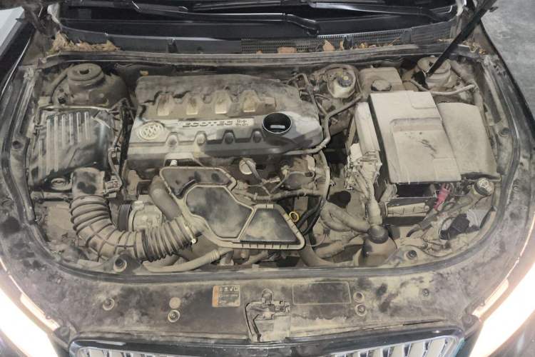 Used Buick LaCrosse 2011 2.4L SIDI Elegant Edition Engine Bay
