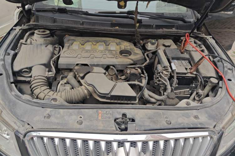 Used Buick LaCrosse 2011 2.4L SIDI Elegant Edition Engine Bay