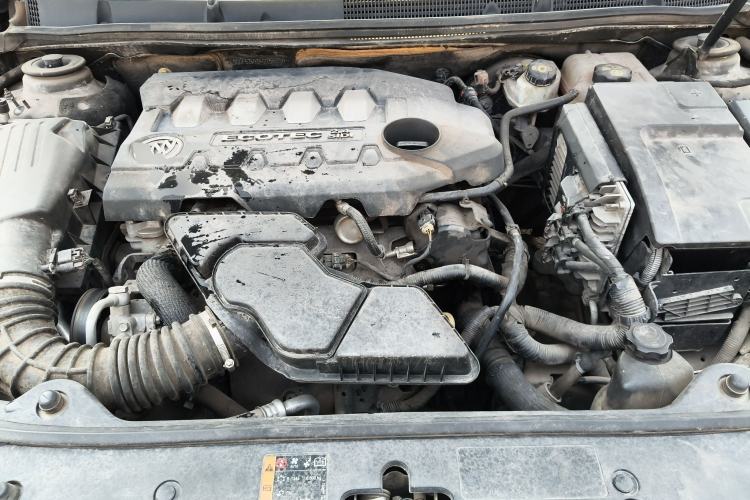 Used Buick LaCrosse 2011 2.4L SIDI Haoya Edition Engine Bay