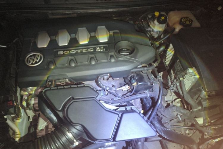Used Buick LaCrosse 2011 2.4L SIDI Haoya Edition Engine Bay