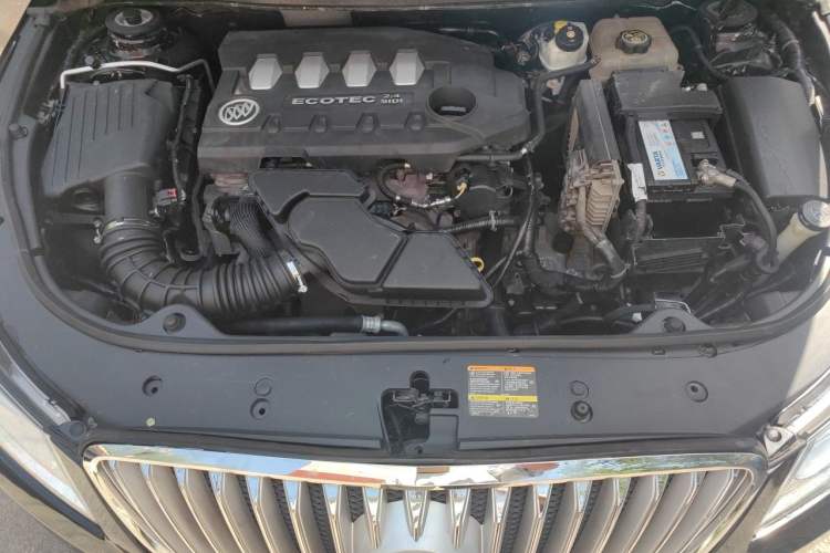 Used Buick LaCrosse 2011 2.4L SIDI Comfort Sunroof Version Engine Bay