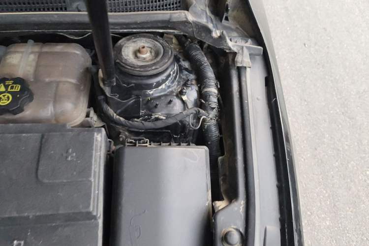 Used Buick LaCrosse 2011 2.4L SIDI Haoya Edition Engine Bay Left