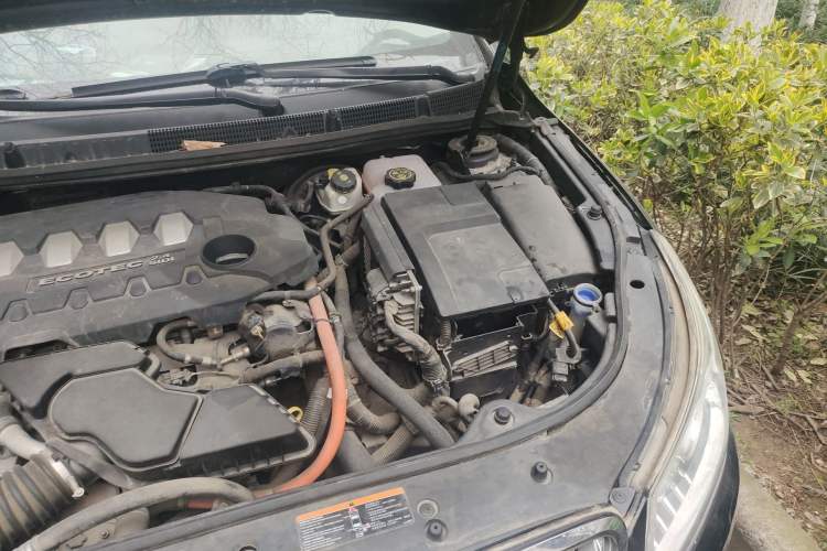 Used Buick LaCrosse 2011 eAssist 2.4L Luxury Edition Engine Bay Left