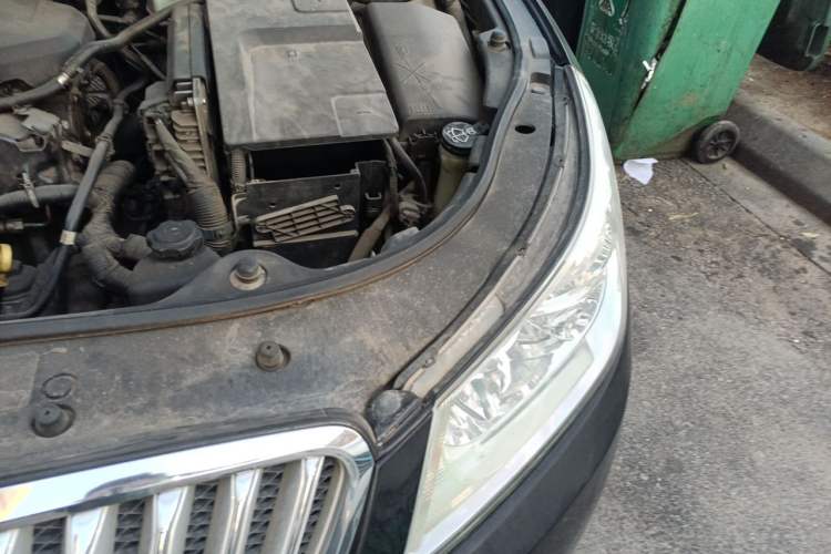 Used Buick LaCrosse 2011 2.4L SIDI Elegant Edition Engine Bay Left
