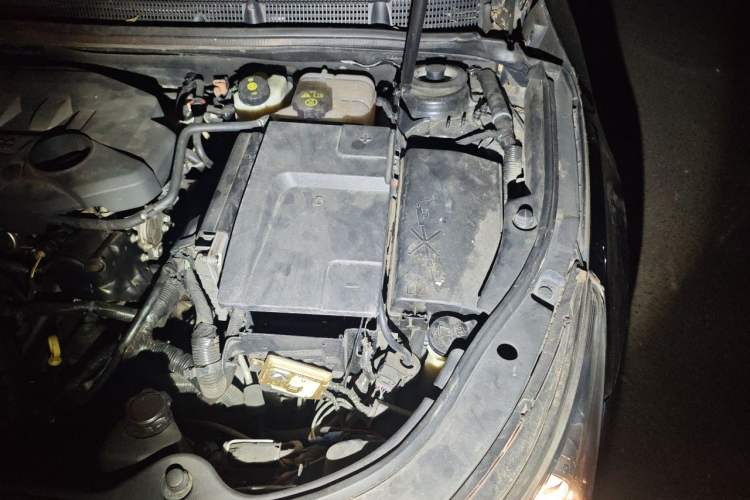 Used Buick LaCrosse 2011 2.4L SIDI Elegant Edition Engine Bay Left