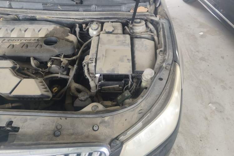 Used Buick LaCrosse 2011 2.4L SIDI Elegant Edition Engine Bay Left