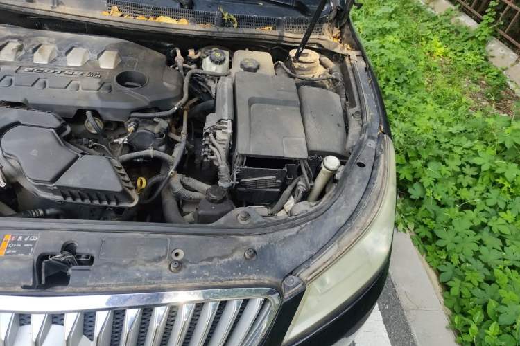 Used Buick LaCrosse 2011 2.4L SIDI Elegant Edition Engine Bay Left