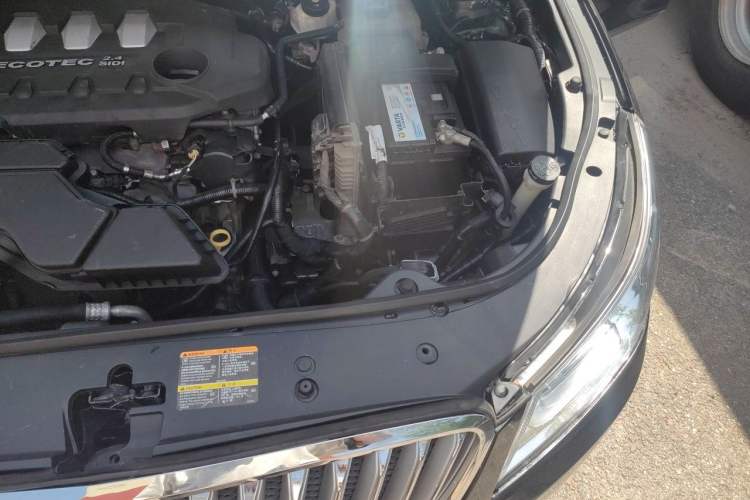 Used Buick LaCrosse 2011 2.4L SIDI Comfort Sunroof Version Engine Bay Left