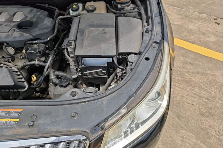 Used Buick LaCrosse 2011 2.4L SIDI Luxury Edition Engine Bay Left