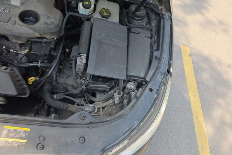 Used Buick LaCrosse 2011 2.4L SIDI Haoya Edition Engine Bay Left