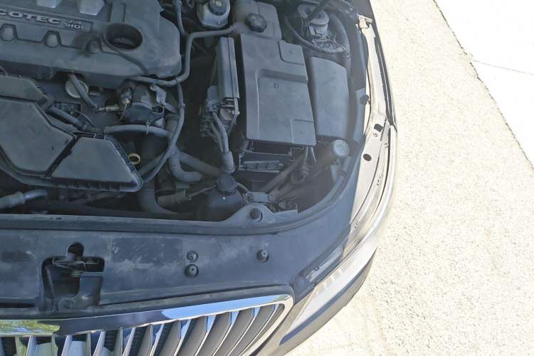 Used Buick LaCrosse 2011 2.4L SIDI Luxury Edition Engine Bay Left