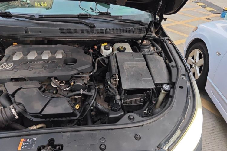 Used Buick LaCrosse 2011 2.4L SIDI Elegant Edition Engine Bay Left