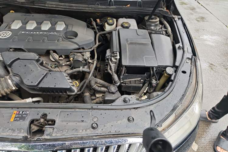 Used Buick LaCrosse 2011 2.4L SIDI Elegant Edition Engine Bay Left