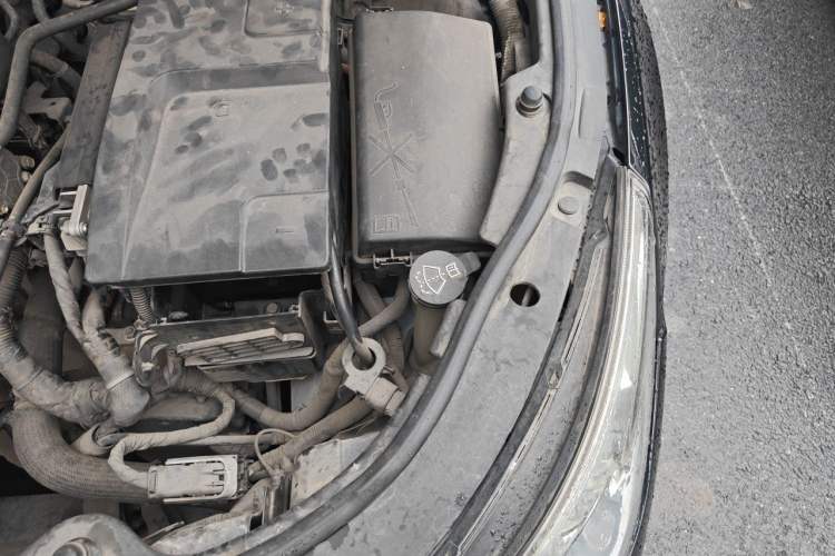 Used Buick LaCrosse 2011 2.4L SIDI Elegant Edition Engine Bay Left
