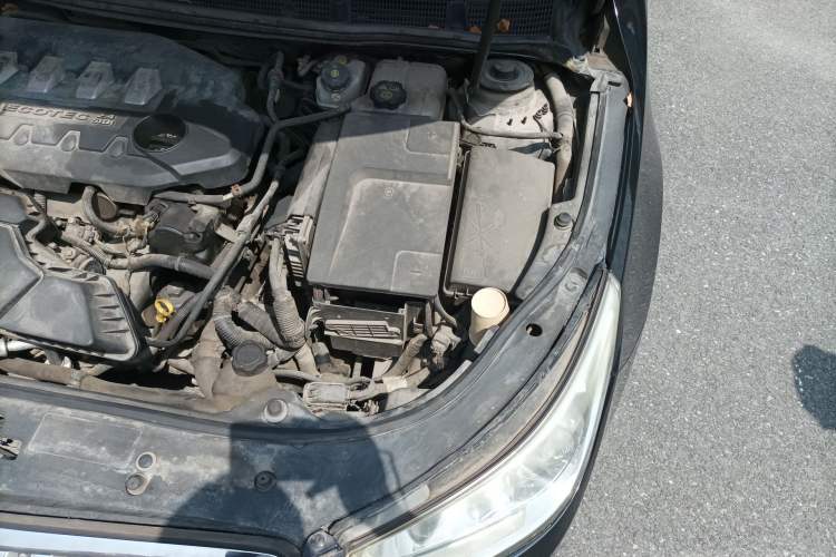 Used Buick LaCrosse 2011 2.4L SIDI Elegant Edition Engine Bay Left